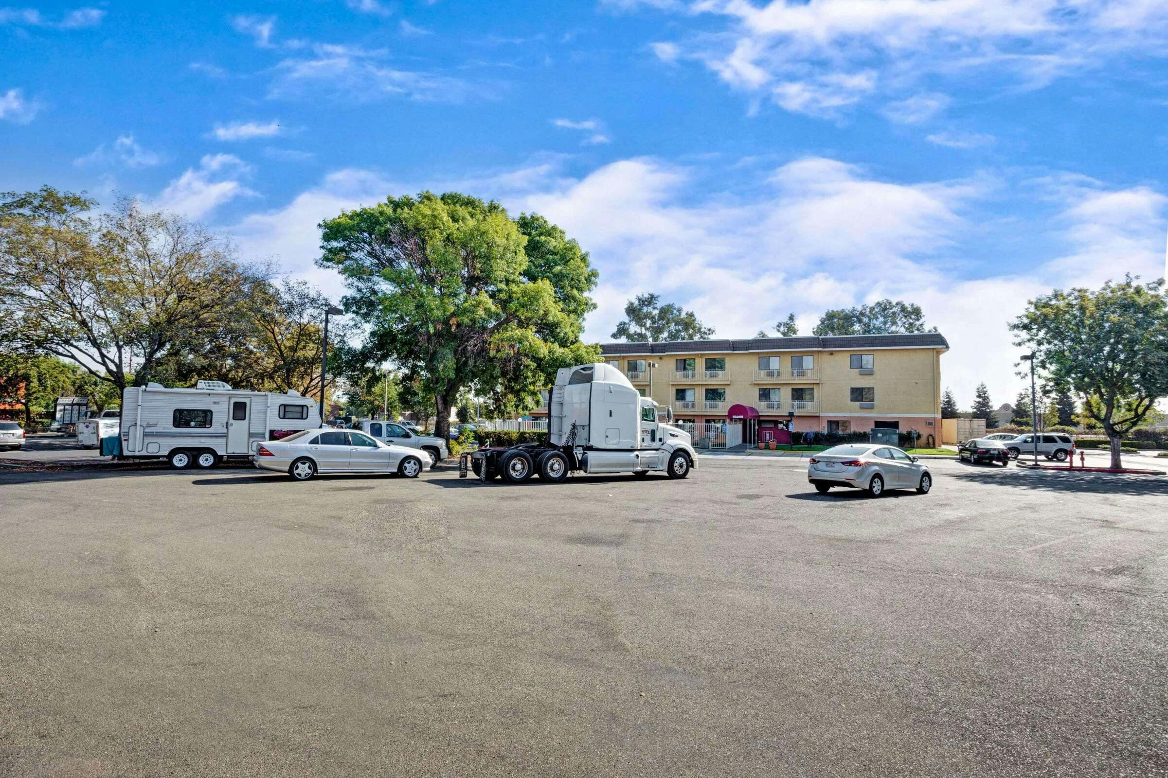 Hotel Days Inn by Wyndham Woodland photo 1