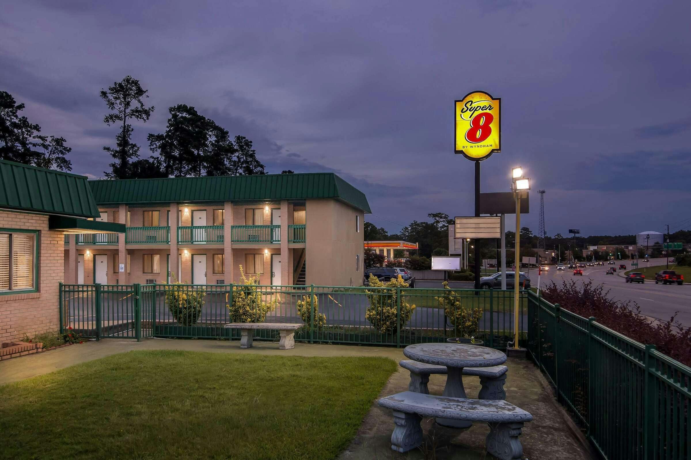 Hotel Super 8 by Wyndham Columbia SC / Ft. Jackson photo 1