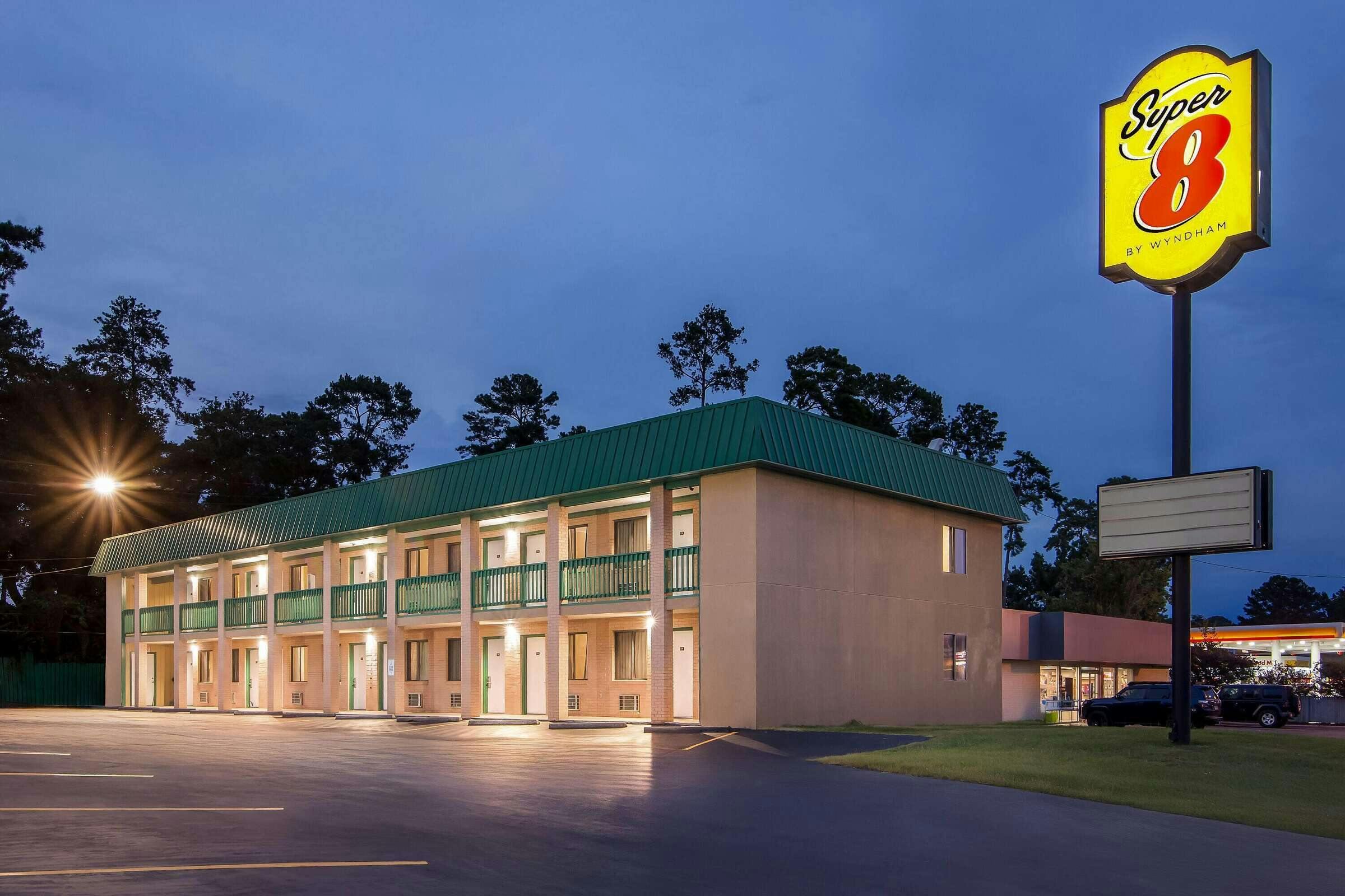 Hotel Super 8 by Wyndham Columbia SC / Ft. Jackson photo 4