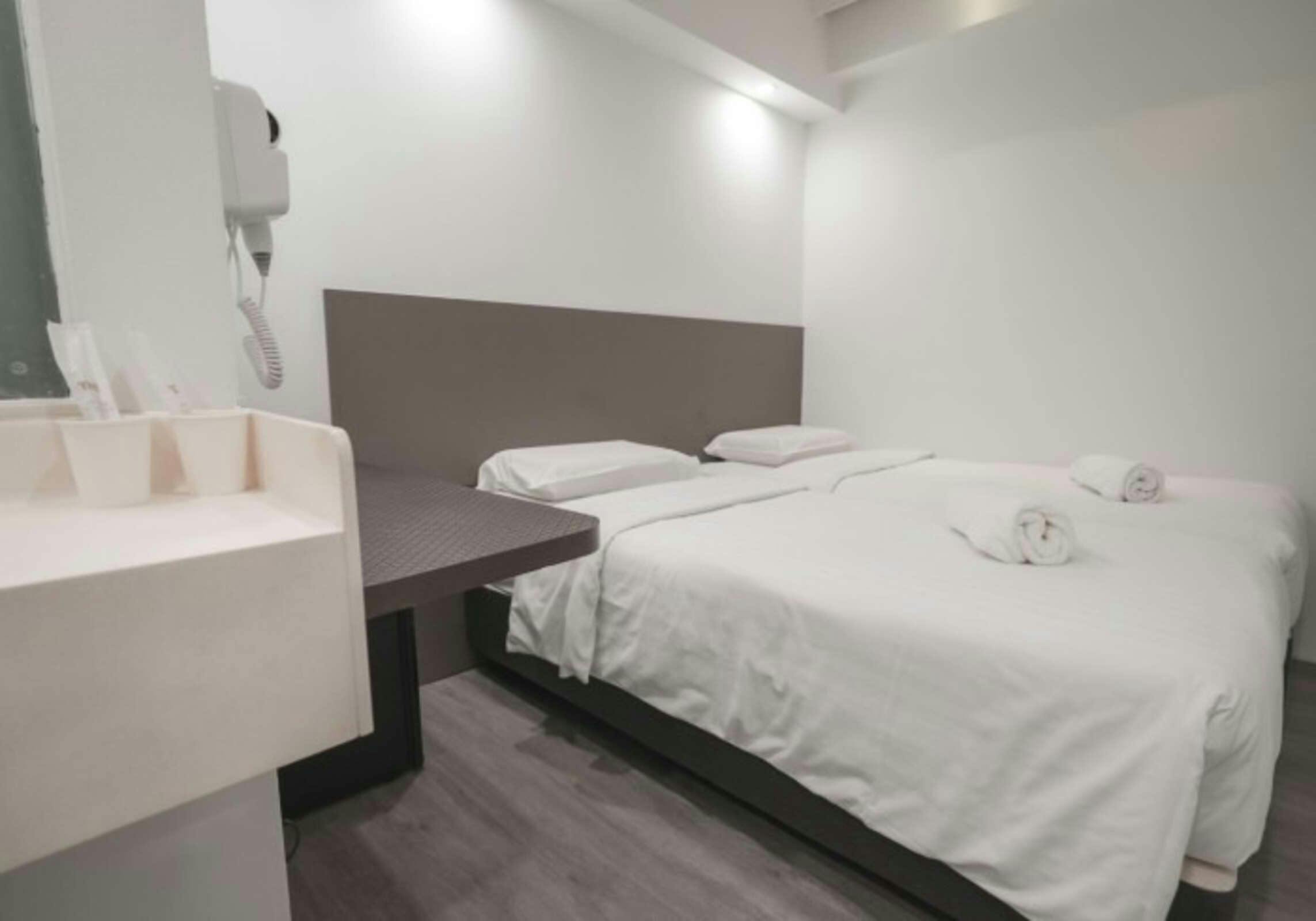 Hotel A Hotel Dickson photo 2