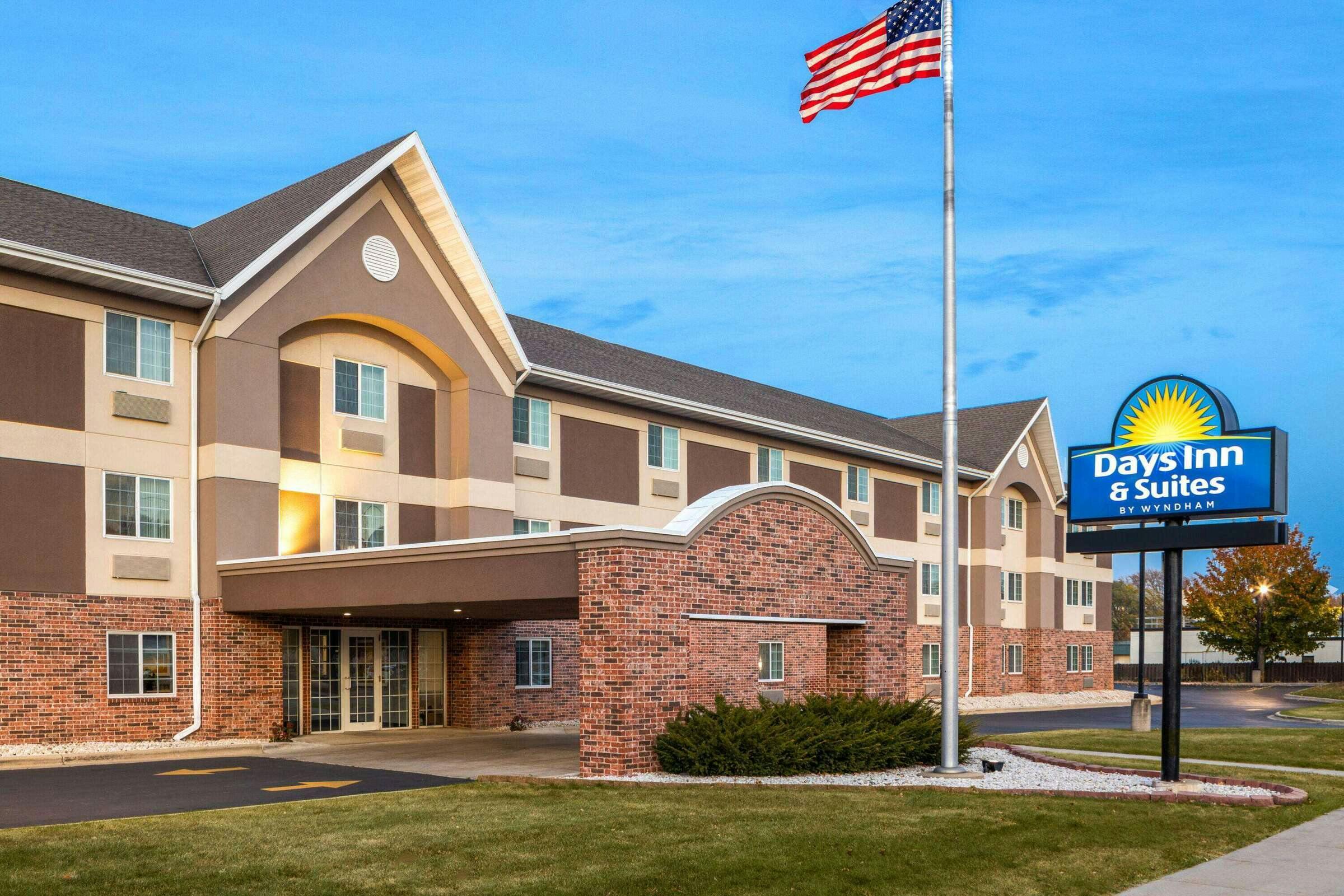 Hotel Days Inn and Suites Green Bay photo 2