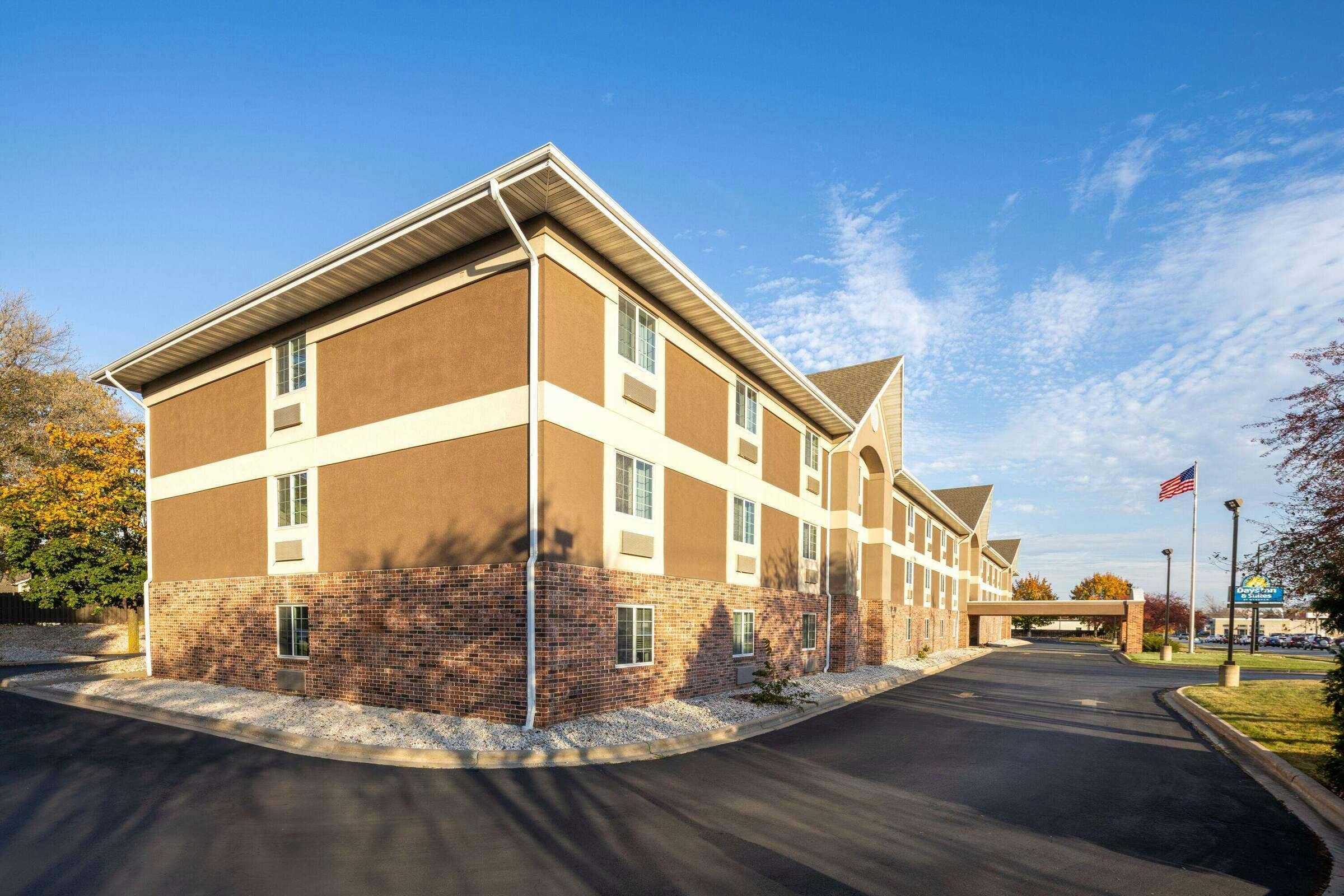 Hotel Days Inn and Suites Green Bay photo 3