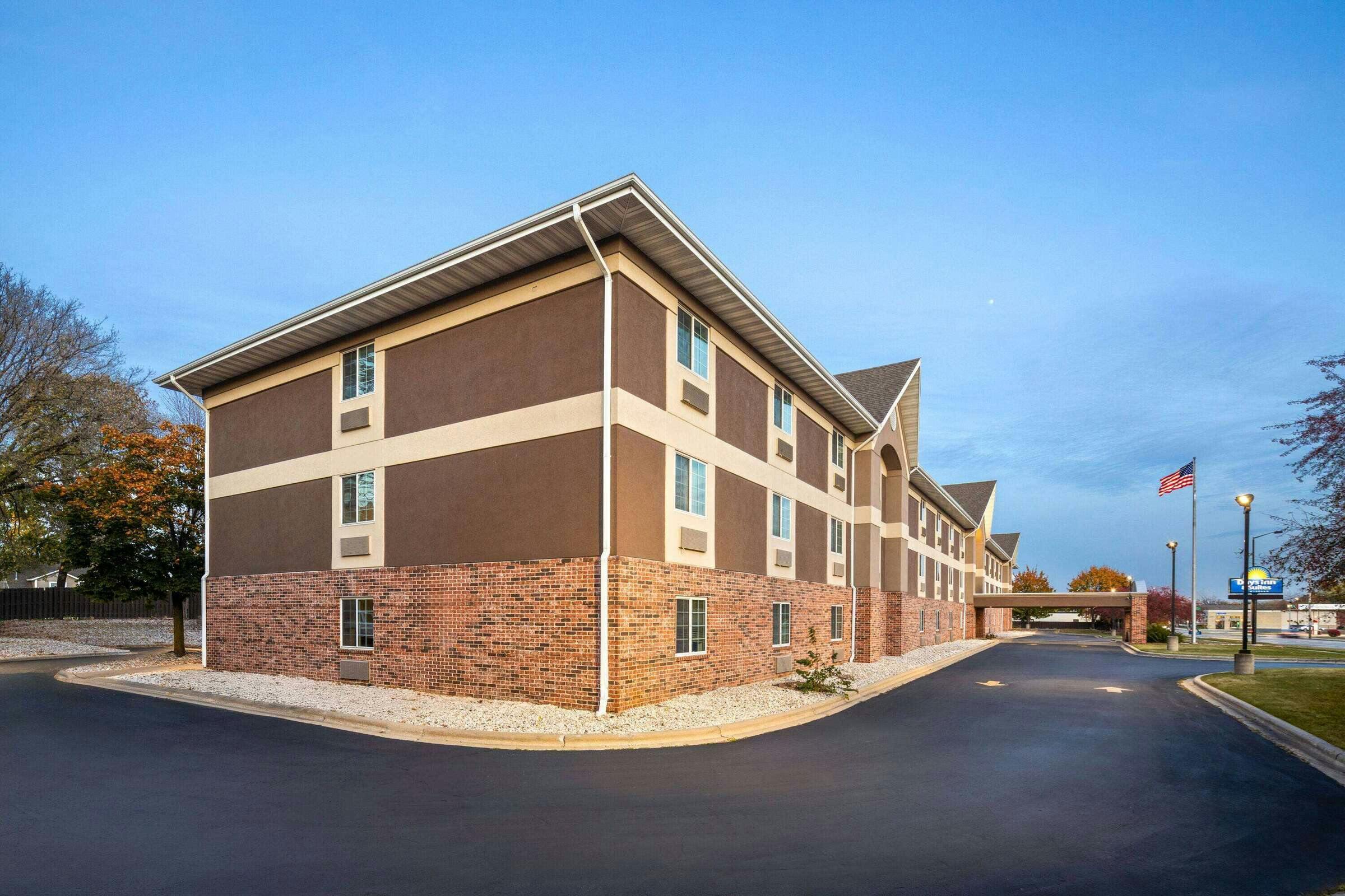Hotel Days Inn and Suites Green Bay photo 4