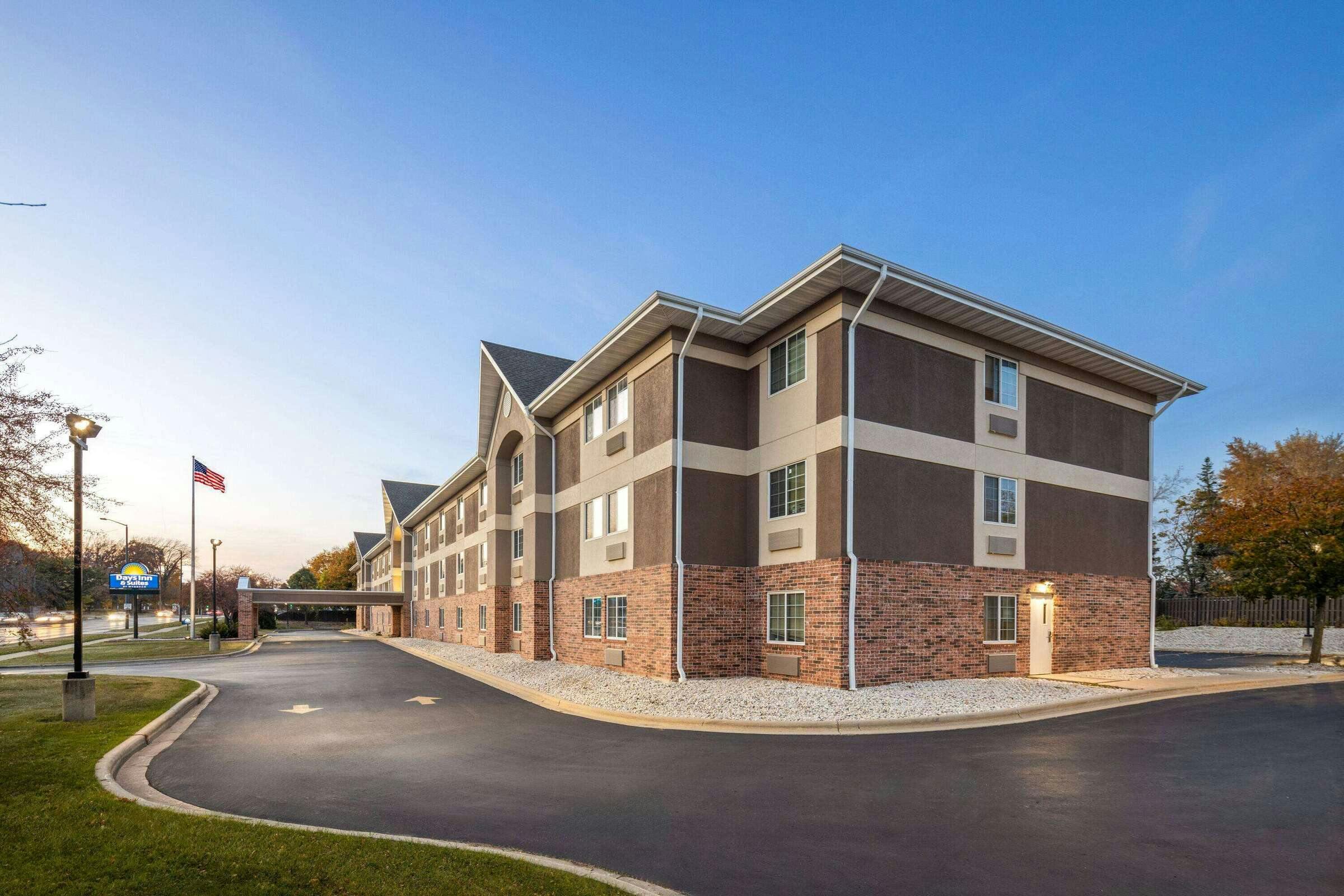 Hotel Days Inn and Suites Green Bay photo 5