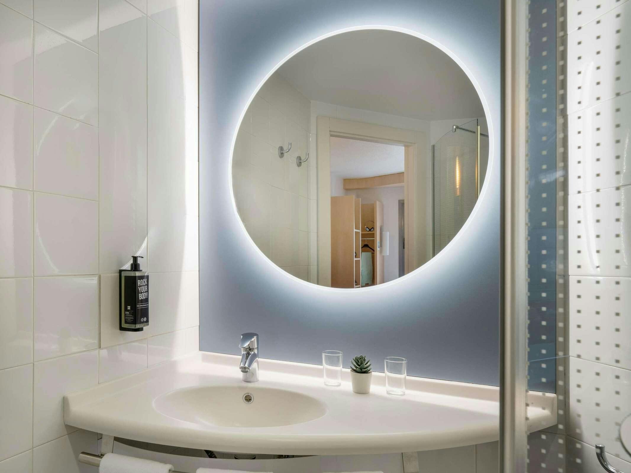 Hotel Ibis Madrid Alcobendas photo 5