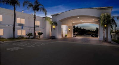 Hourglass Hotel Trademark Coll