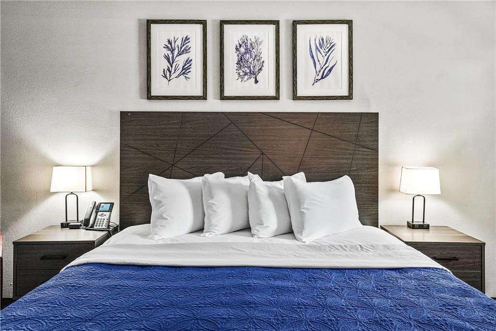 Hotel Baymont Ocala photo 2