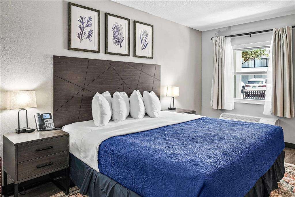 Hotel Baymont Ocala photo 5