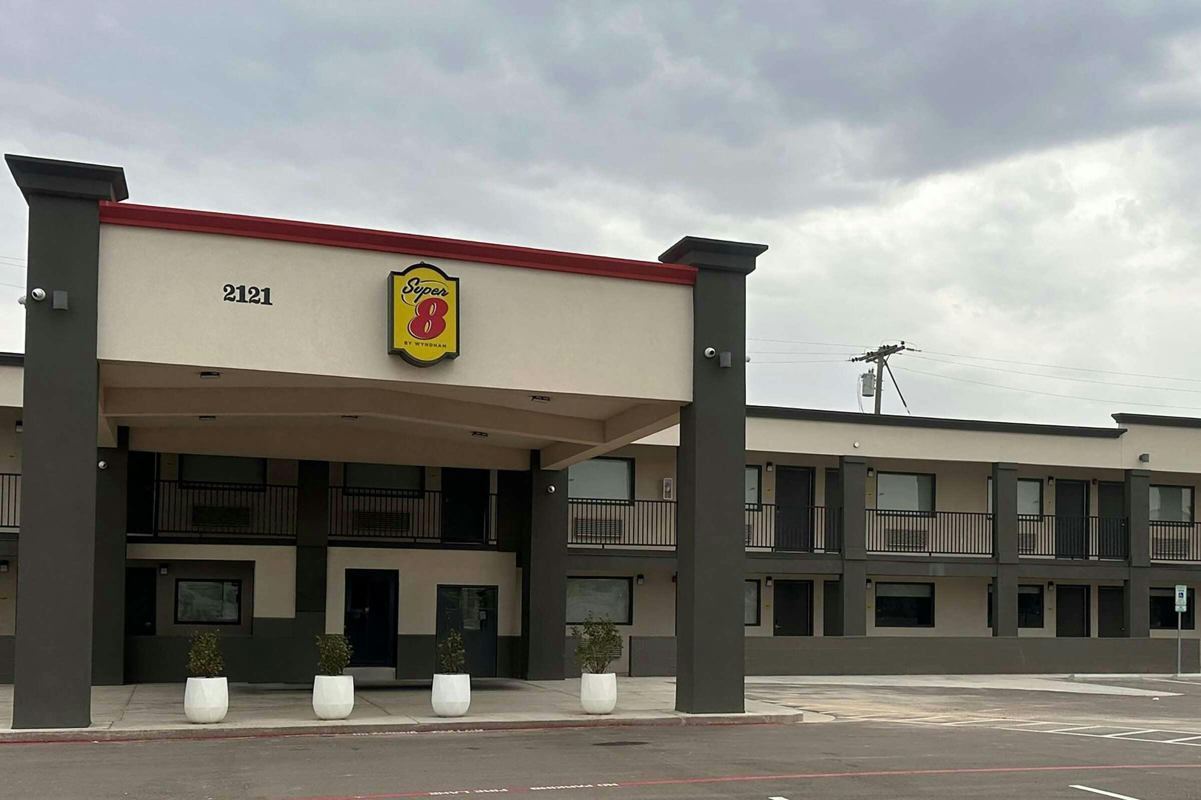 Super 8 by Wyndham Lubbock Airport