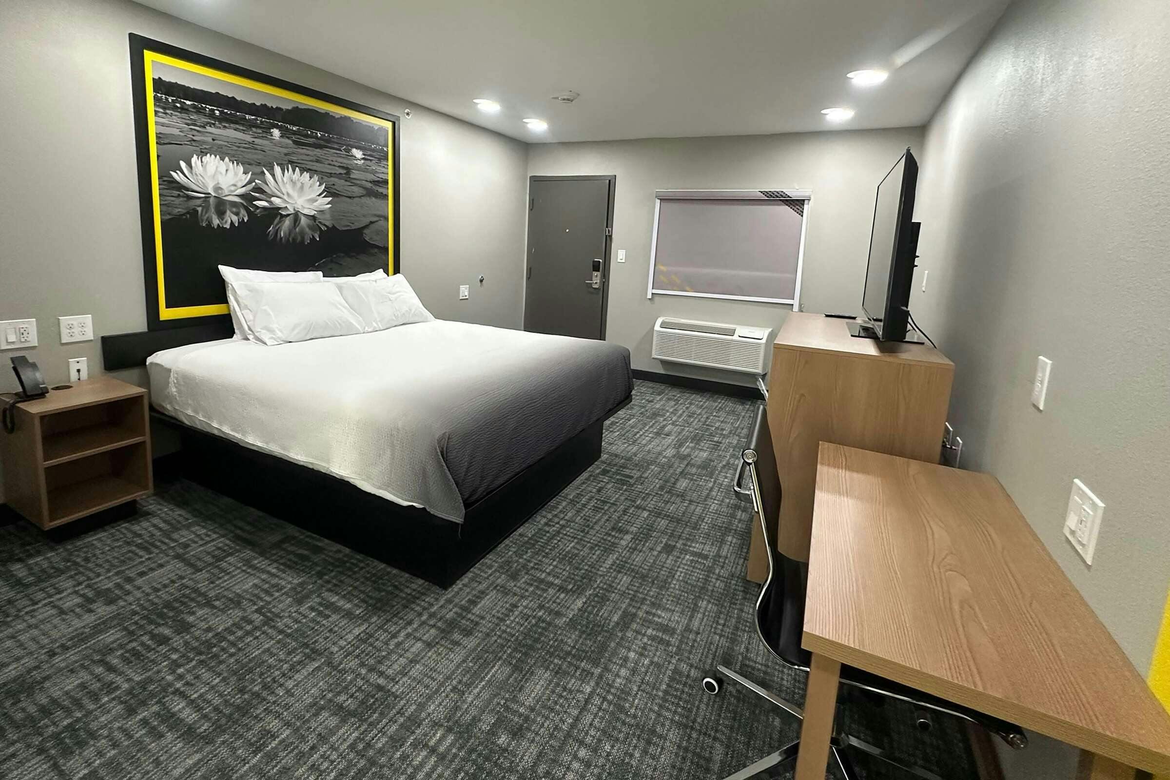 Hotel Super 8 by Wyndham Lubbock Airport photo 1