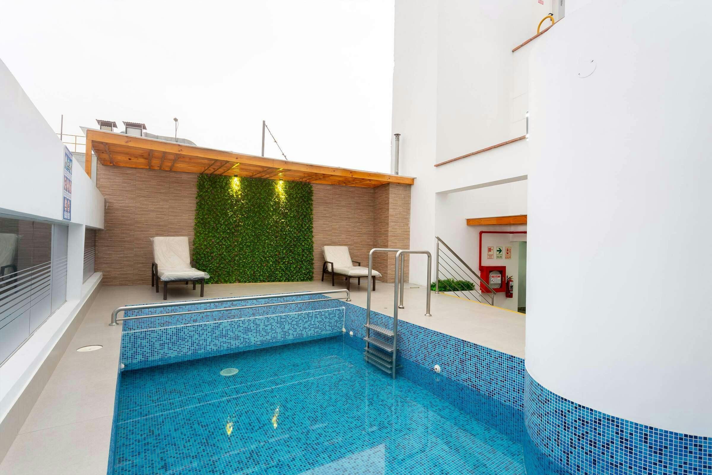 Hotel Howard Johnson Lima Miraflores photo 1