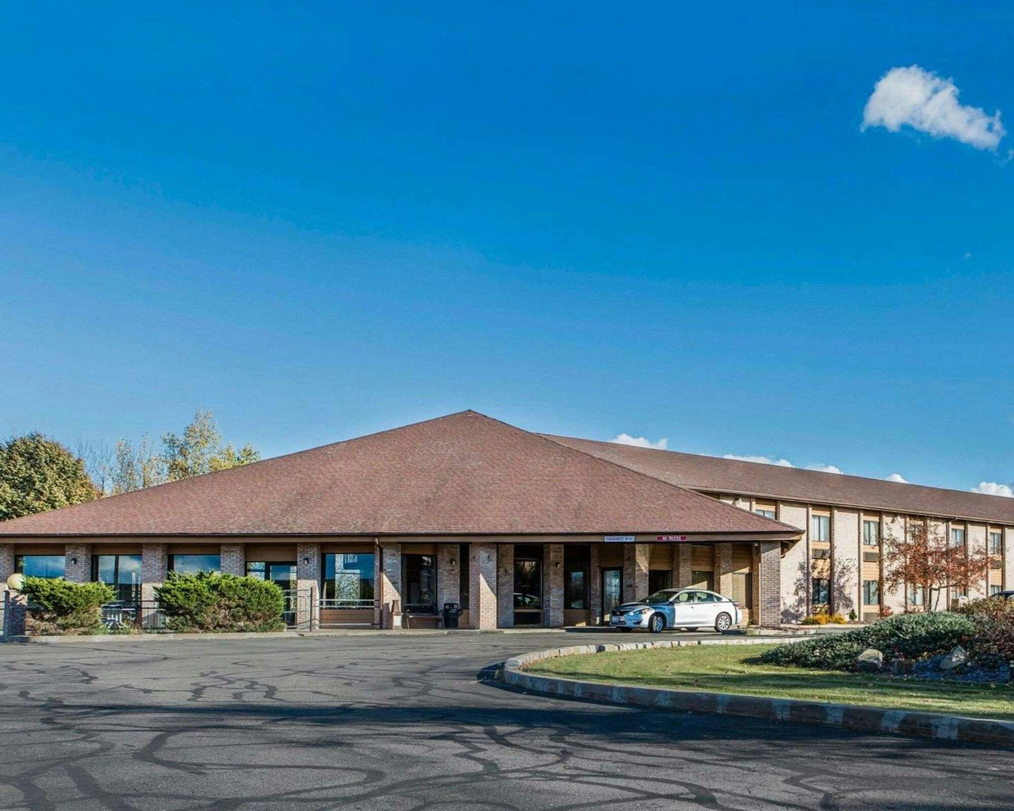 AmericInn Mosinee Airport