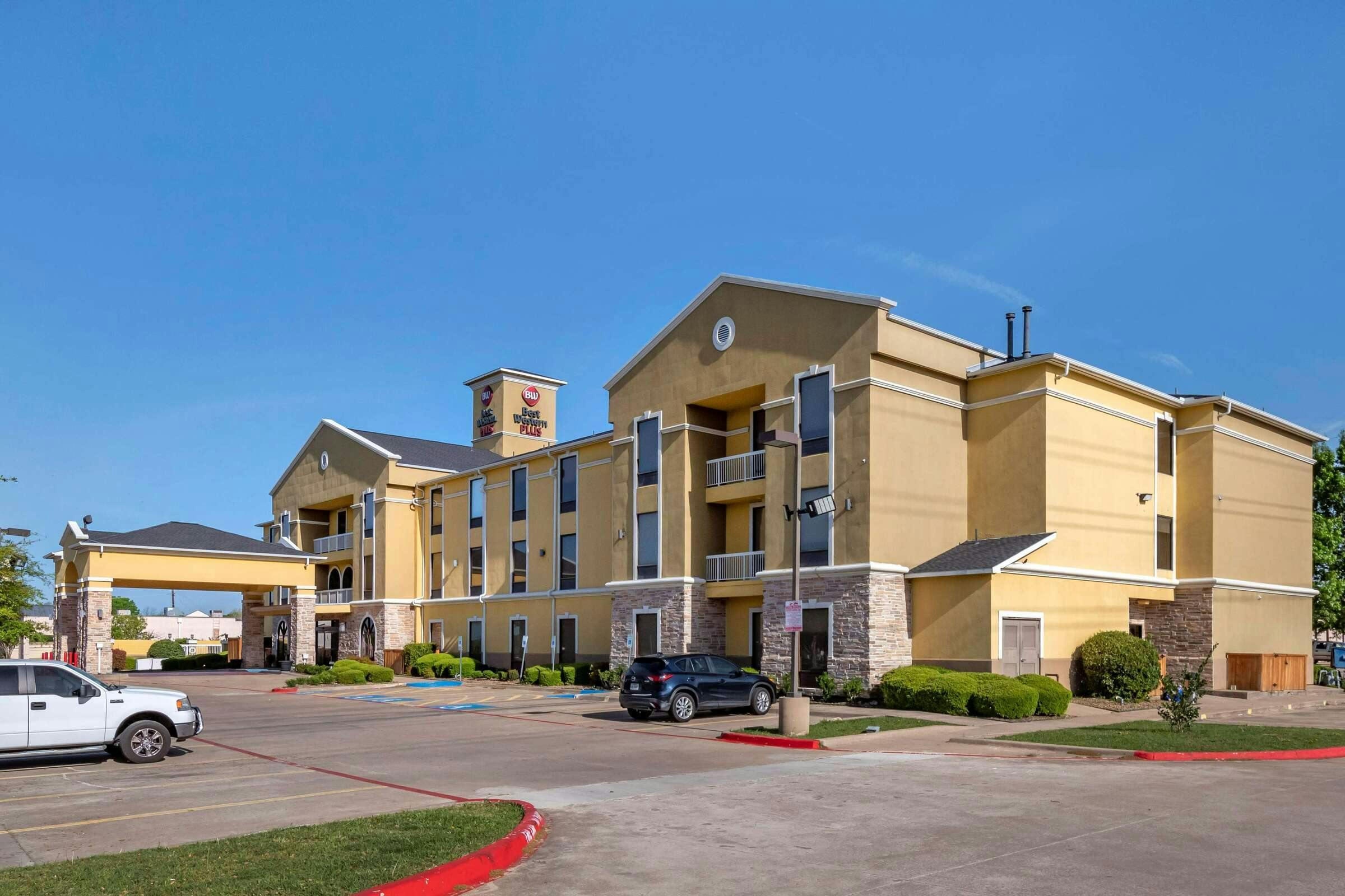 Hotel BEST WESTERN PLUS McKinney Inn & Suites photo 2