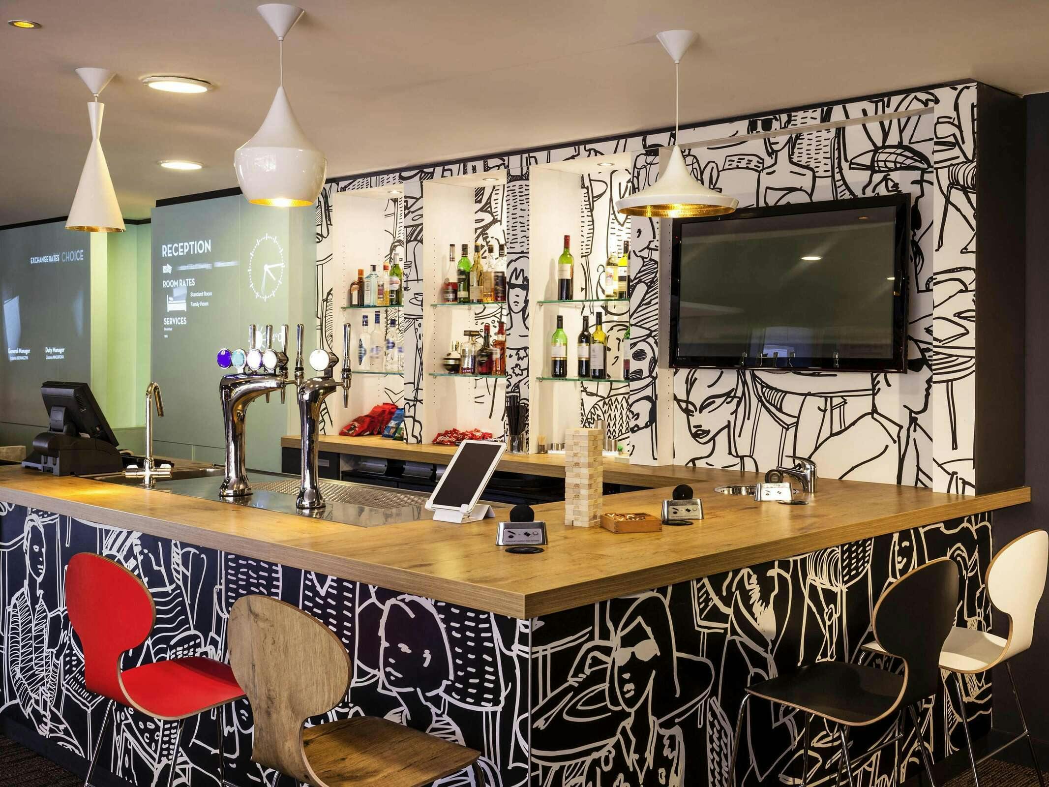 Hotel Ibis London Barking photo 2