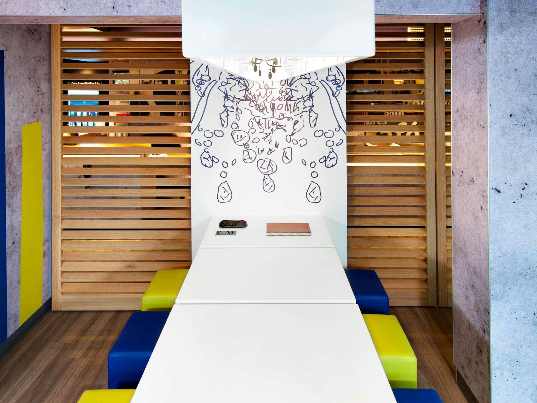 Hotel Ibis Budget Vélizy photo 1