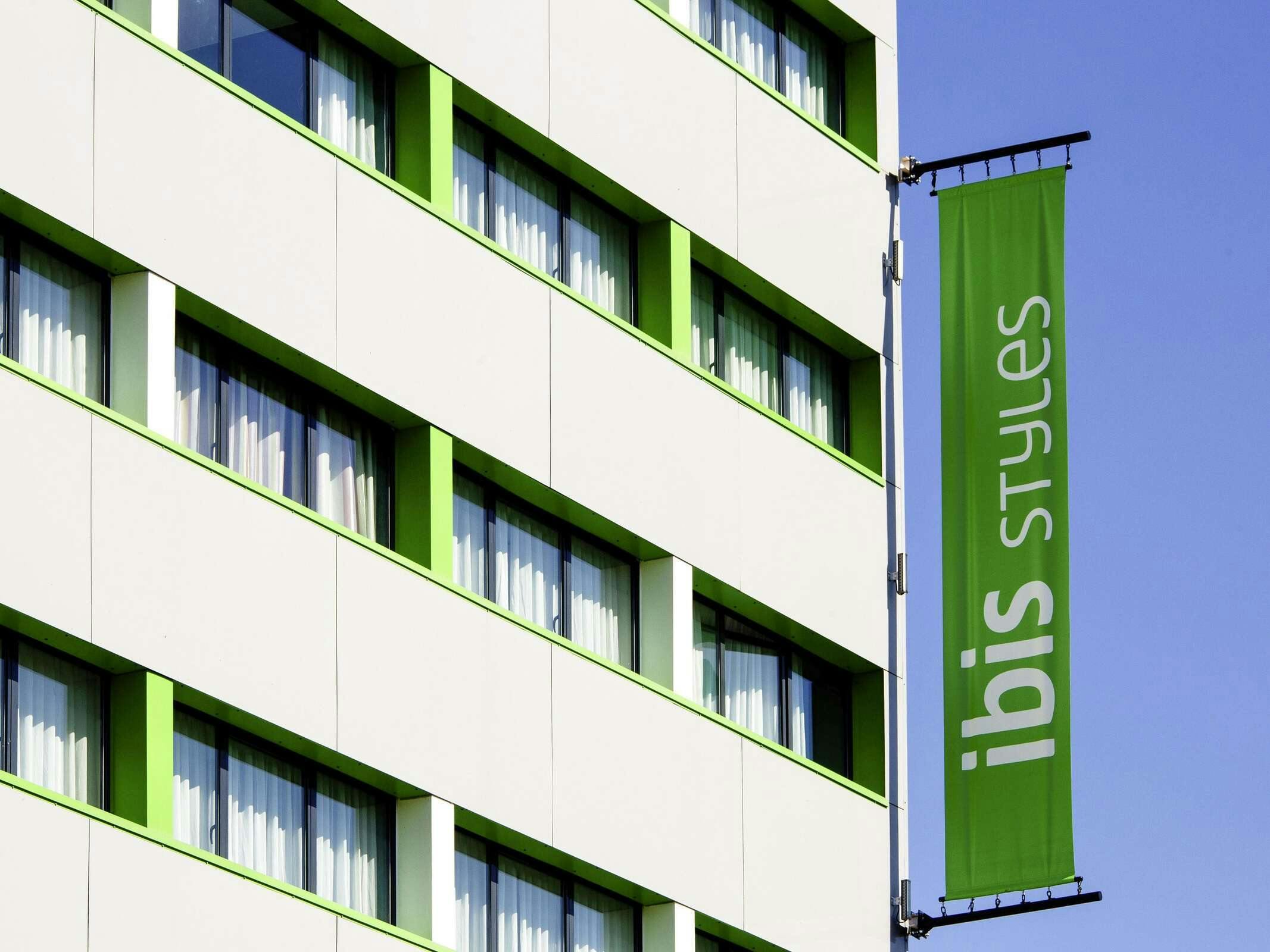 Hotel Ibis Styles Clermont Ferrand Gare photo 3