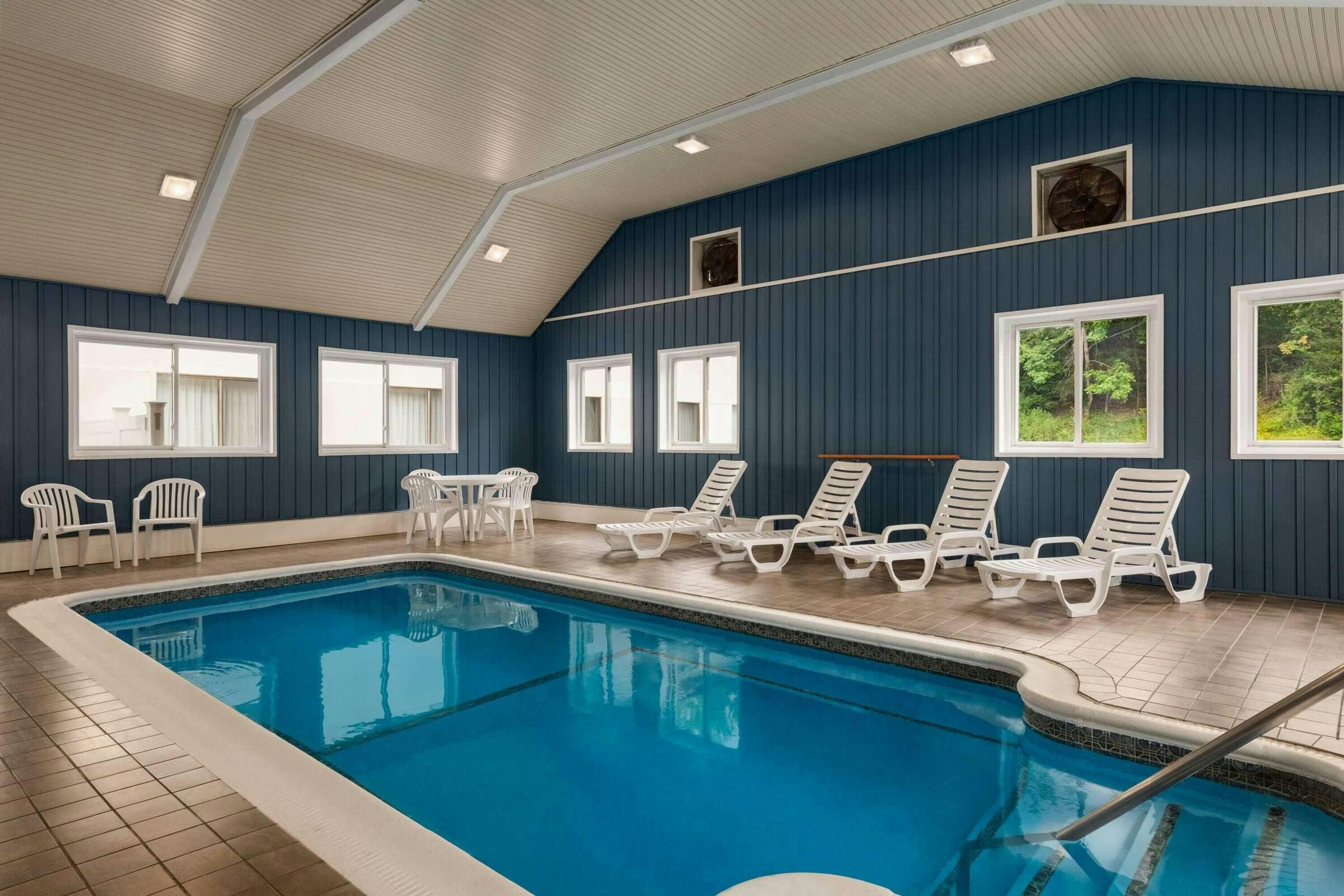 Hotel Baymont by Wyndham Branford/New Haven photo 3