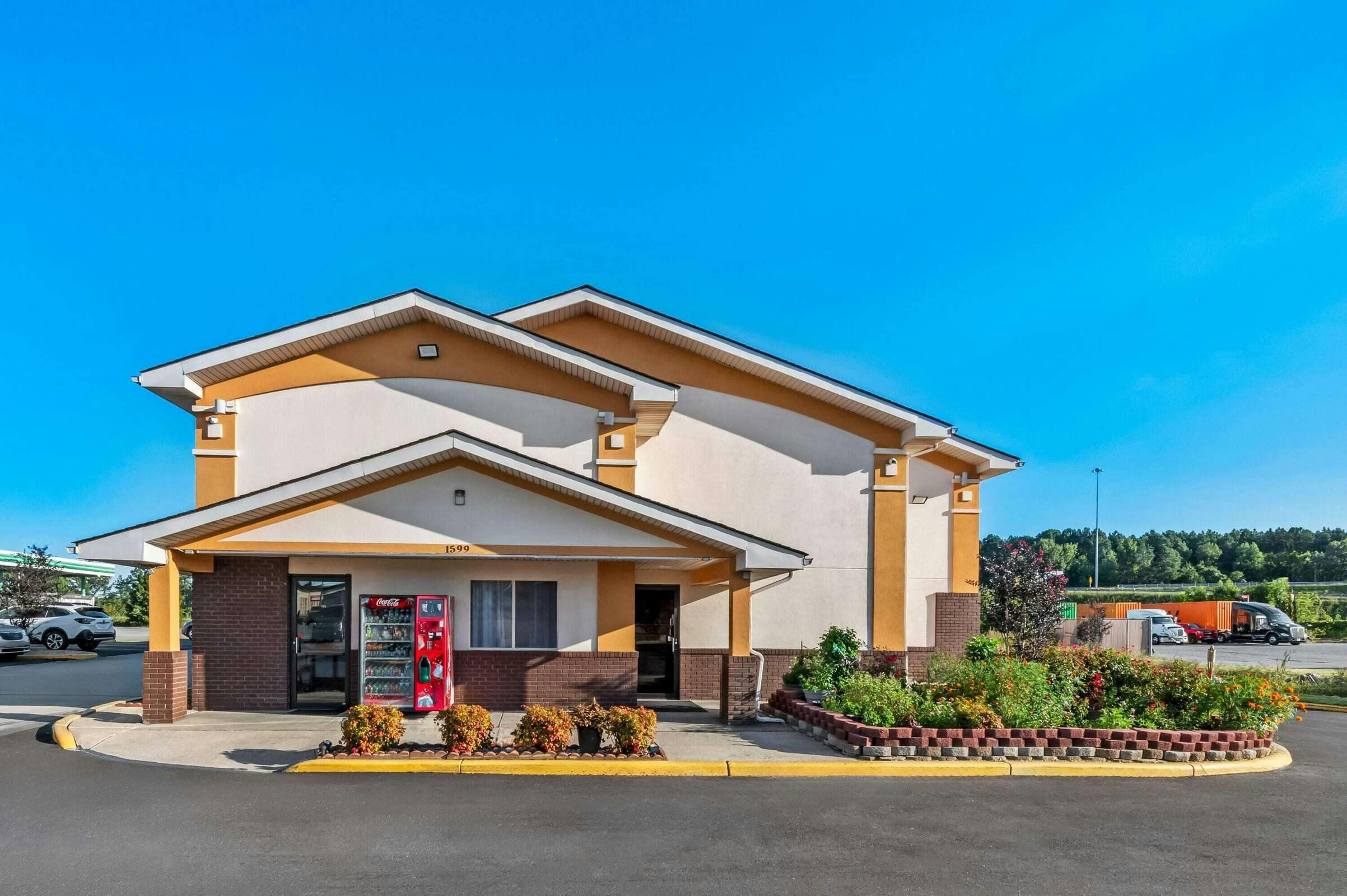 Hotel Super 8 by Wyndham Franklin photo 1