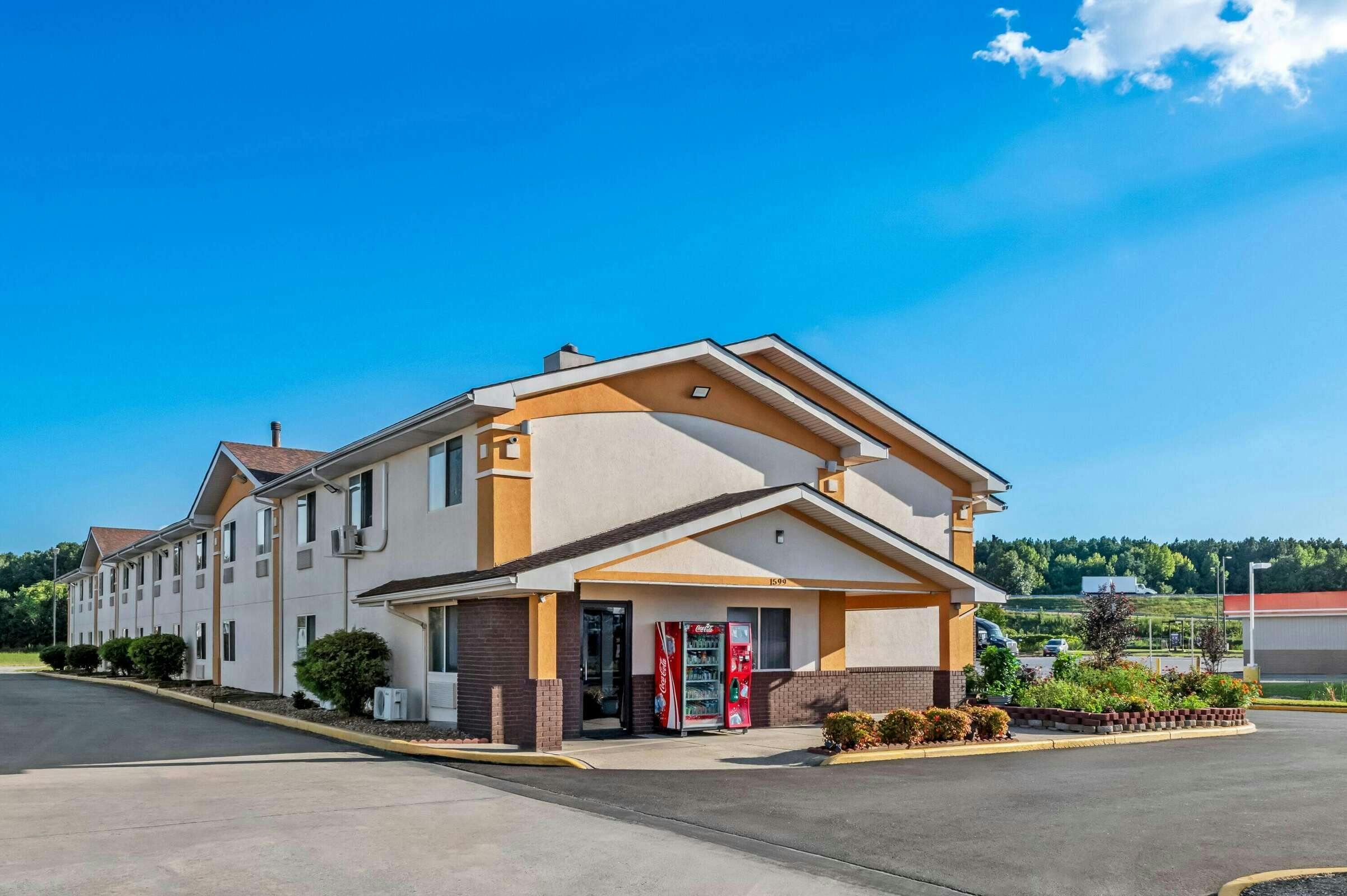 Hotel Super 8 by Wyndham Franklin photo 2