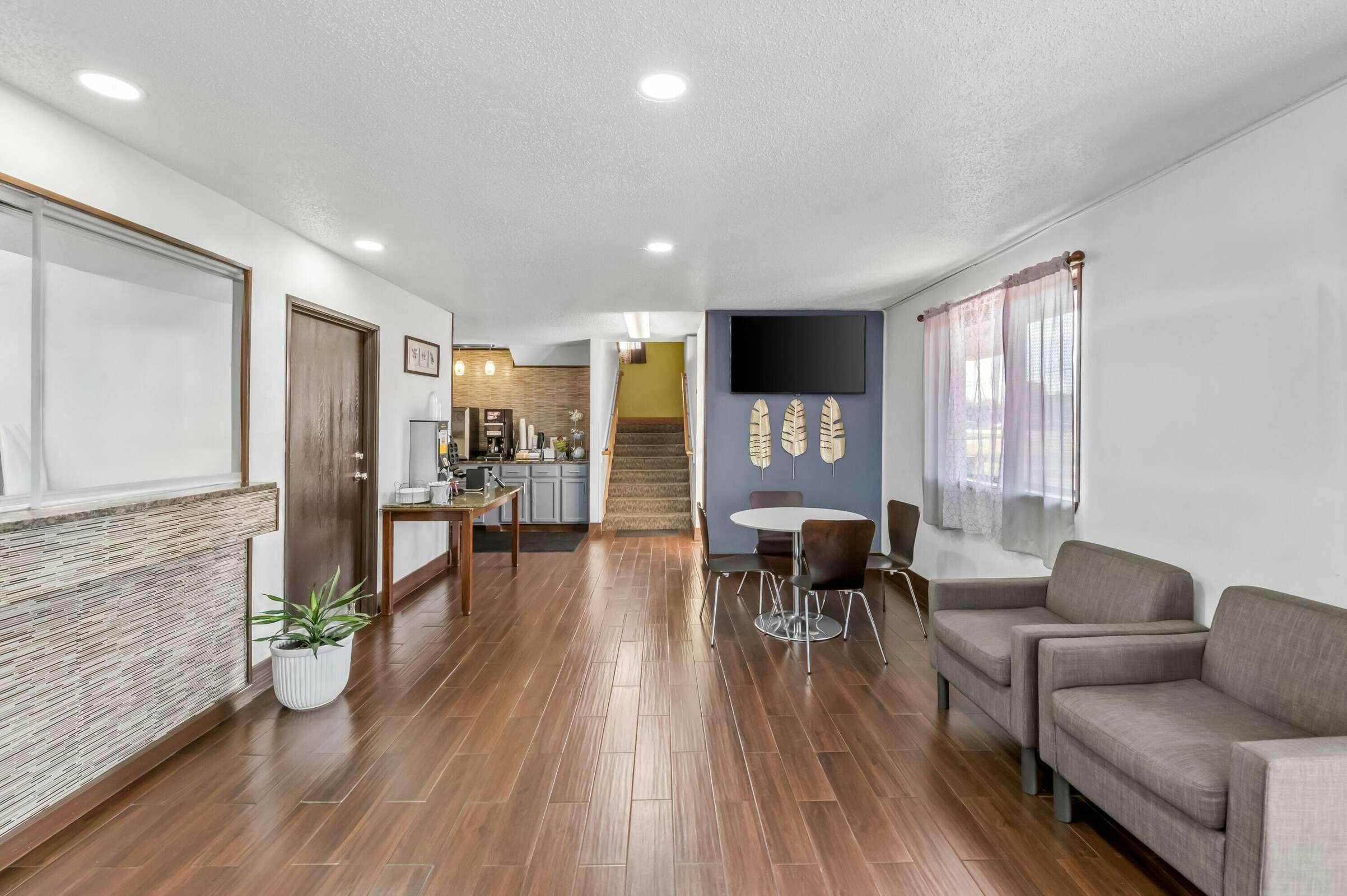 Hotel Super 8 by Wyndham Franklin photo 4