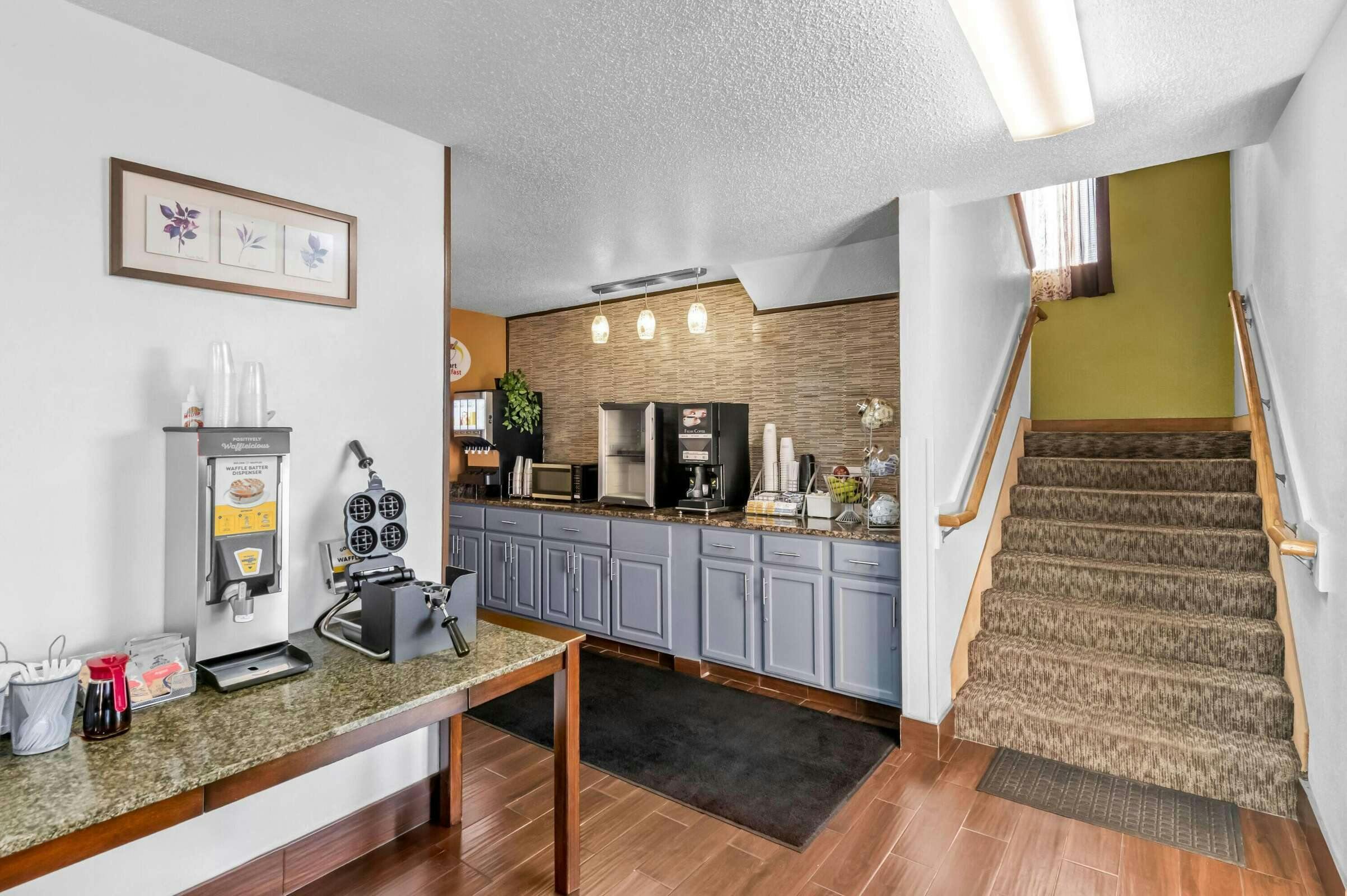 Hotel Super 8 by Wyndham Franklin photo 5