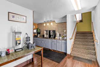 Hotel Super 8 by Wyndham Franklin photo 5