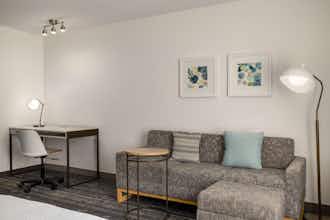 Hotel TownePlace Suites Detroit Dearborn photo 5
