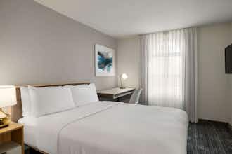 Hotel TownePlace Suites Detroit Dearborn photo 2