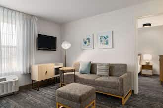Hotel TownePlace Suites Detroit Dearborn photo 3