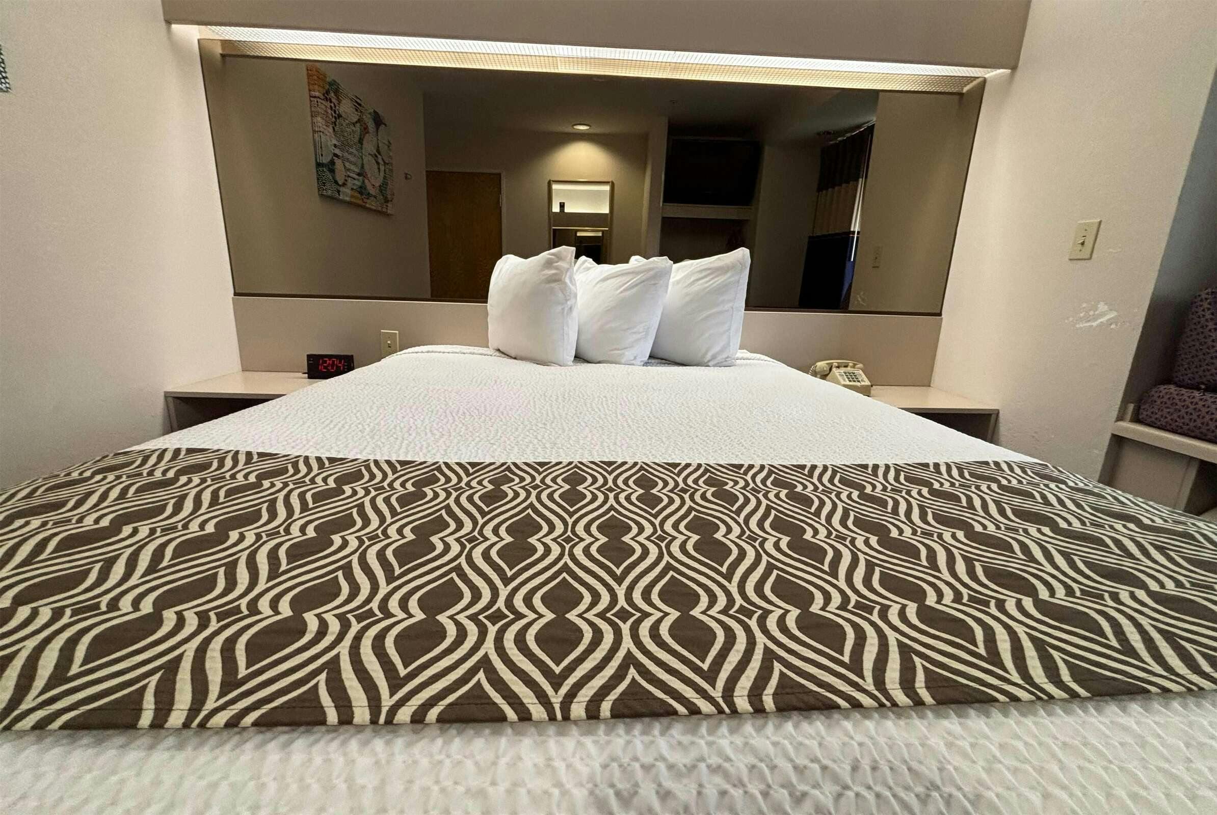 Hotel Microtel Inn by Wyndham Champaign photo 4