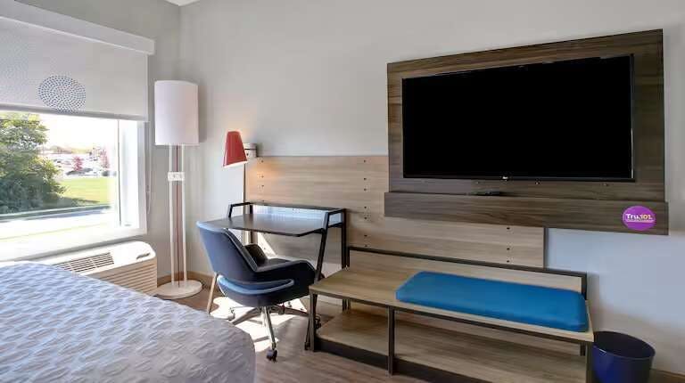 Hotel Tru by Hilton Monroe OH photo 1