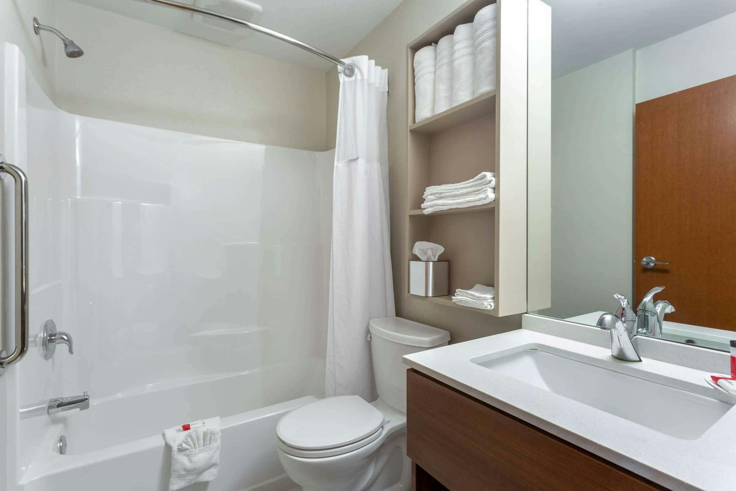 Hotel Microtel Inn & Suites by Wyndham Niagara Falls photo 4