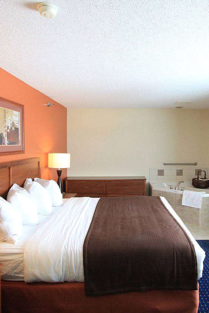 Hotel AmericInn by Wyndham Cedar Rapids Airport photo 1