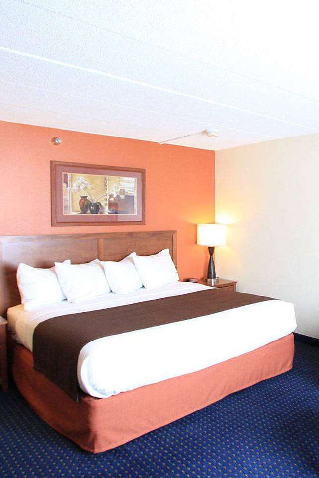 Hotel AmericInn by Wyndham Cedar Rapids Airport photo 4