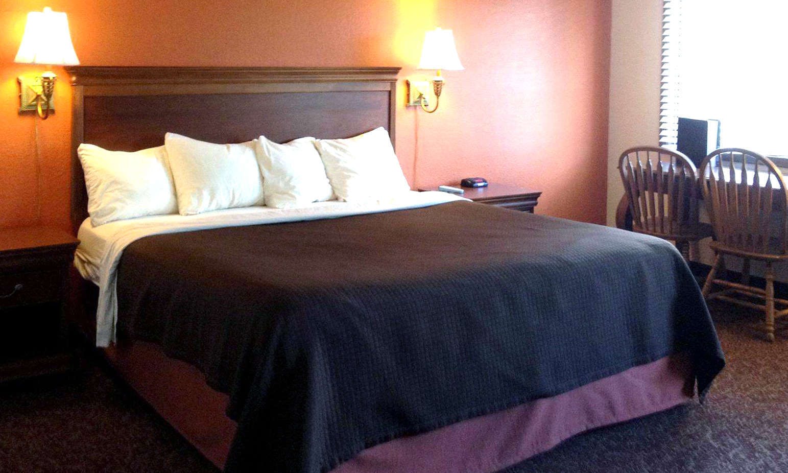 Hotel AmericInn by Wyndham Forest Lake photo 1