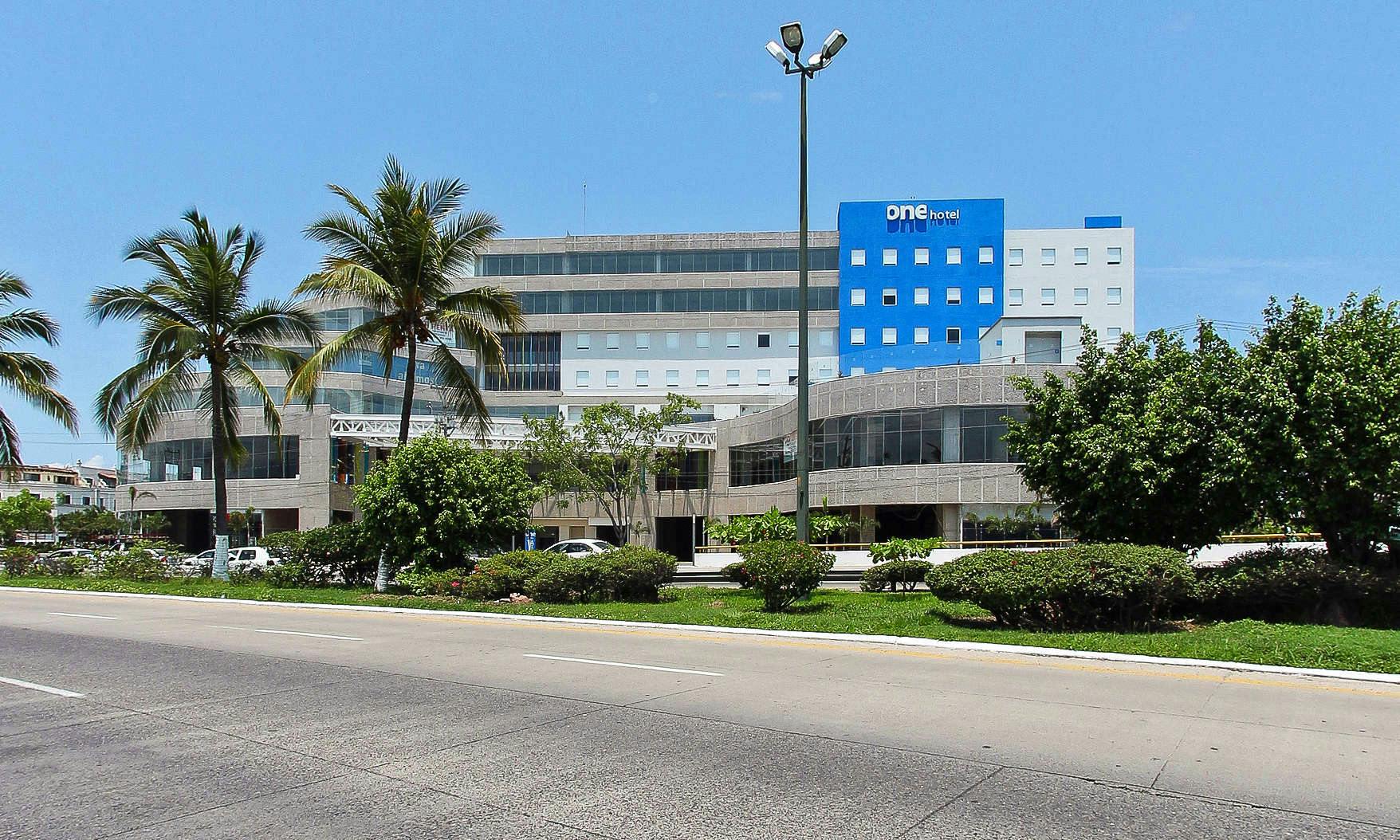 One Puerto Vallarta Aeropuerto