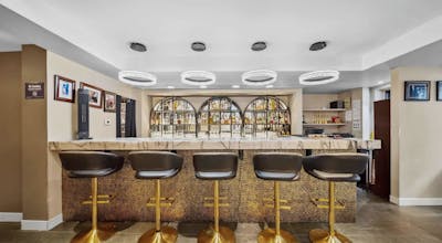 Lexington Plaza Hotel