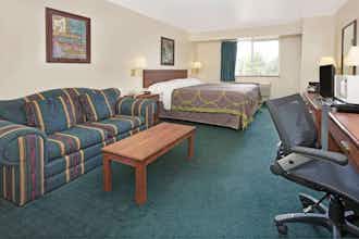 Hotel Super 8 Windsor photo 3