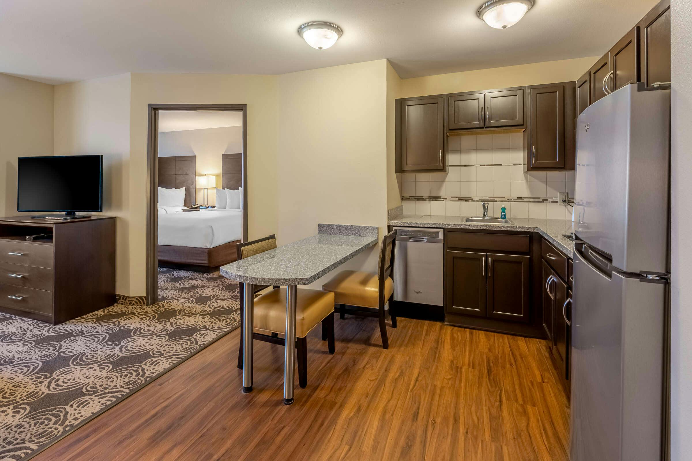 Hotel Landmark Suites photo 3