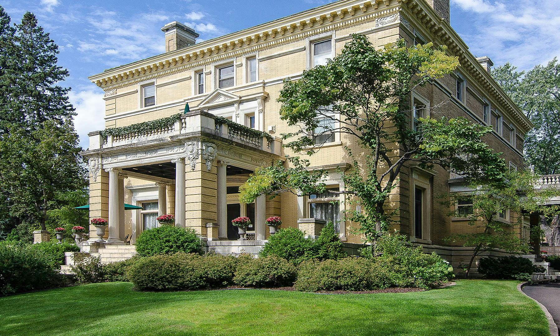 Cotton Mansion Bed & Breakfast