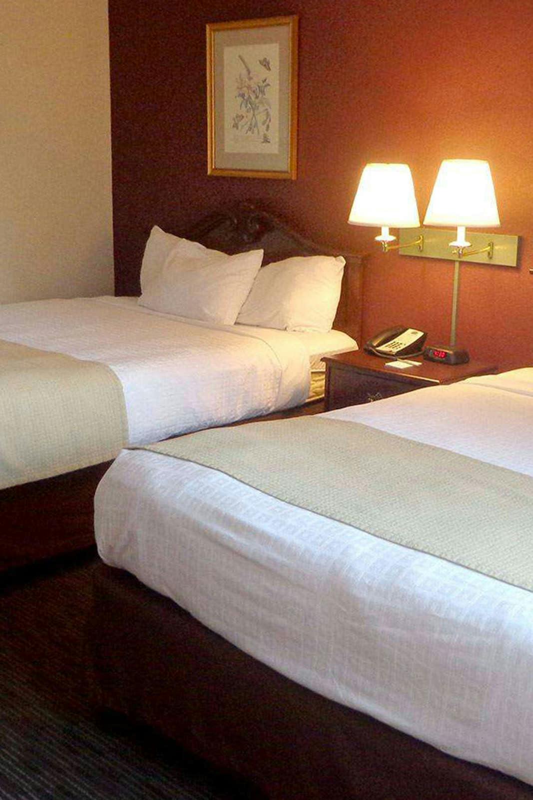 Hotel AmericInn Marshall photo 2