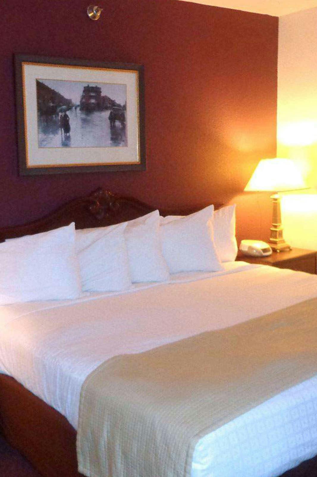 Hotel AmericInn Marshall photo 3