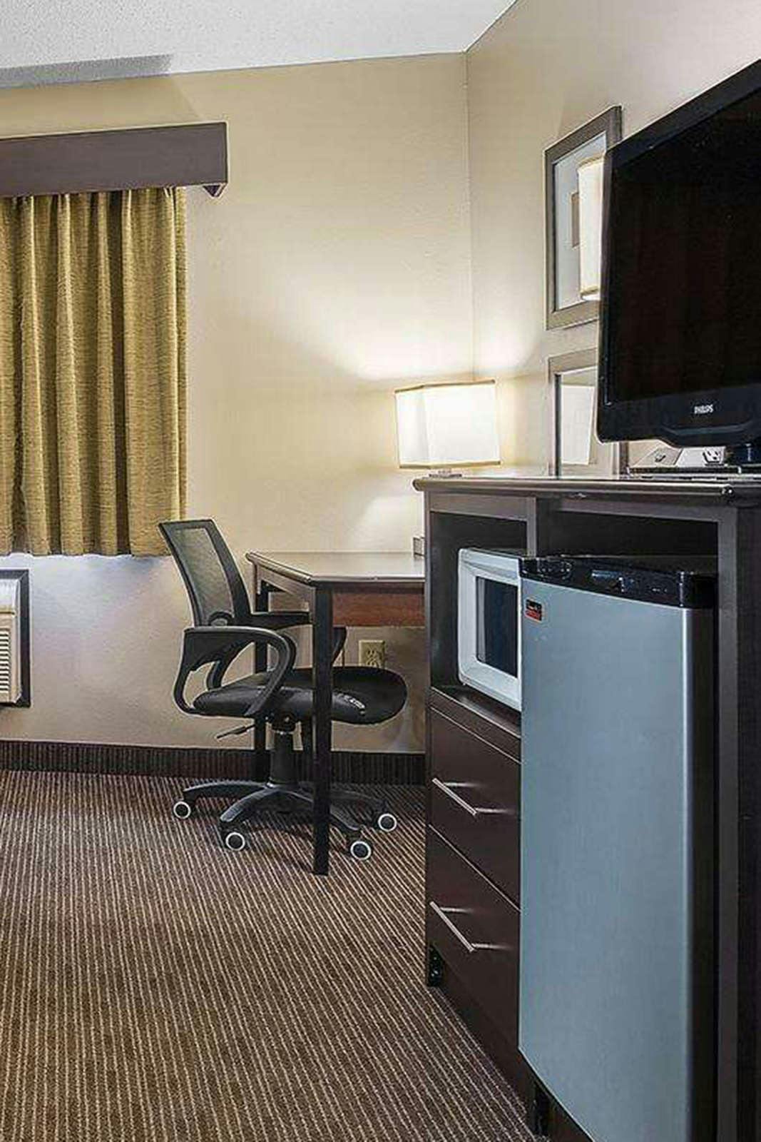 Hotel AmericInn by Wyndham Mounds View Minneapolis photo 5