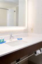 Hotel Holiday Inn Express Louisville Northeast photo 5