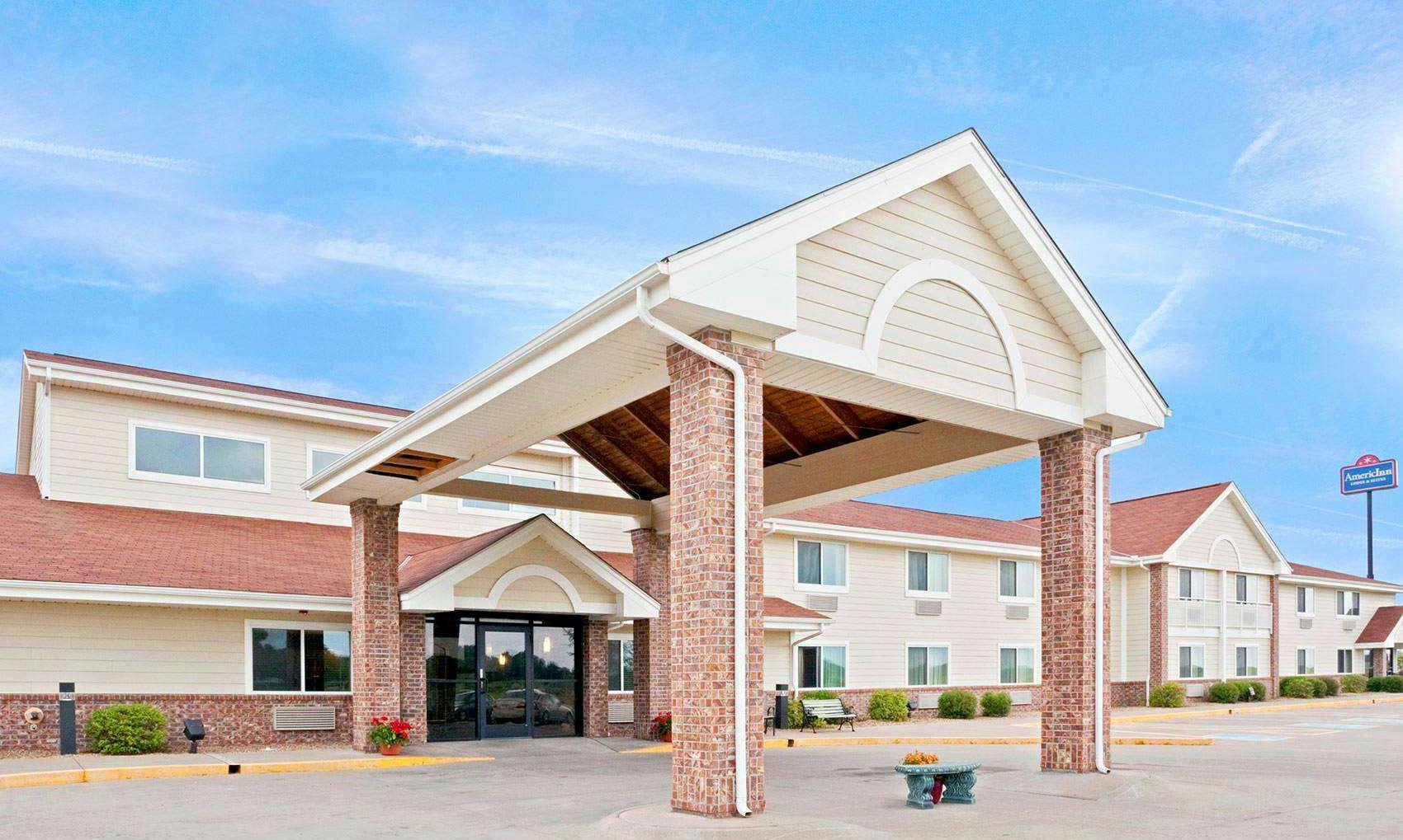 AmericInn by Wyndham Madison SD