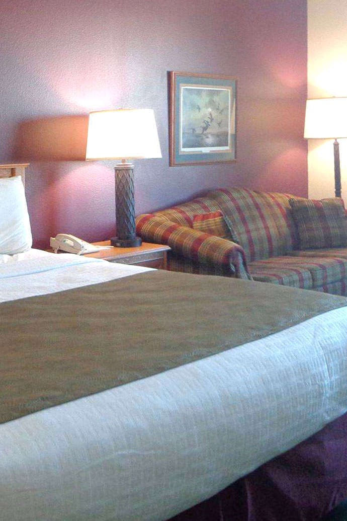 Hotel AmericInn by Wyndham Madison SD photo 1