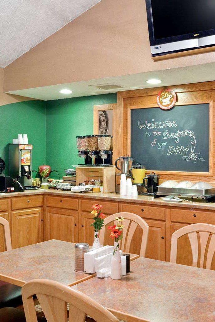 Hotel AmericInn by Wyndham Plymouth photo 5