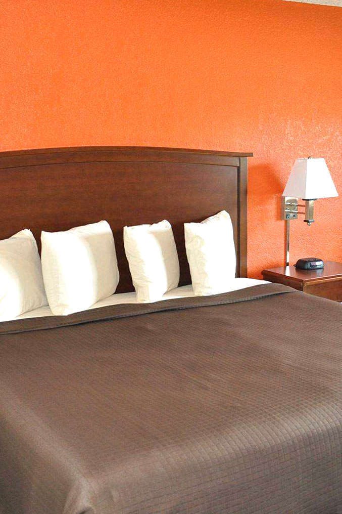 Hotel AmericInn by Wyndham Plymouth photo 1