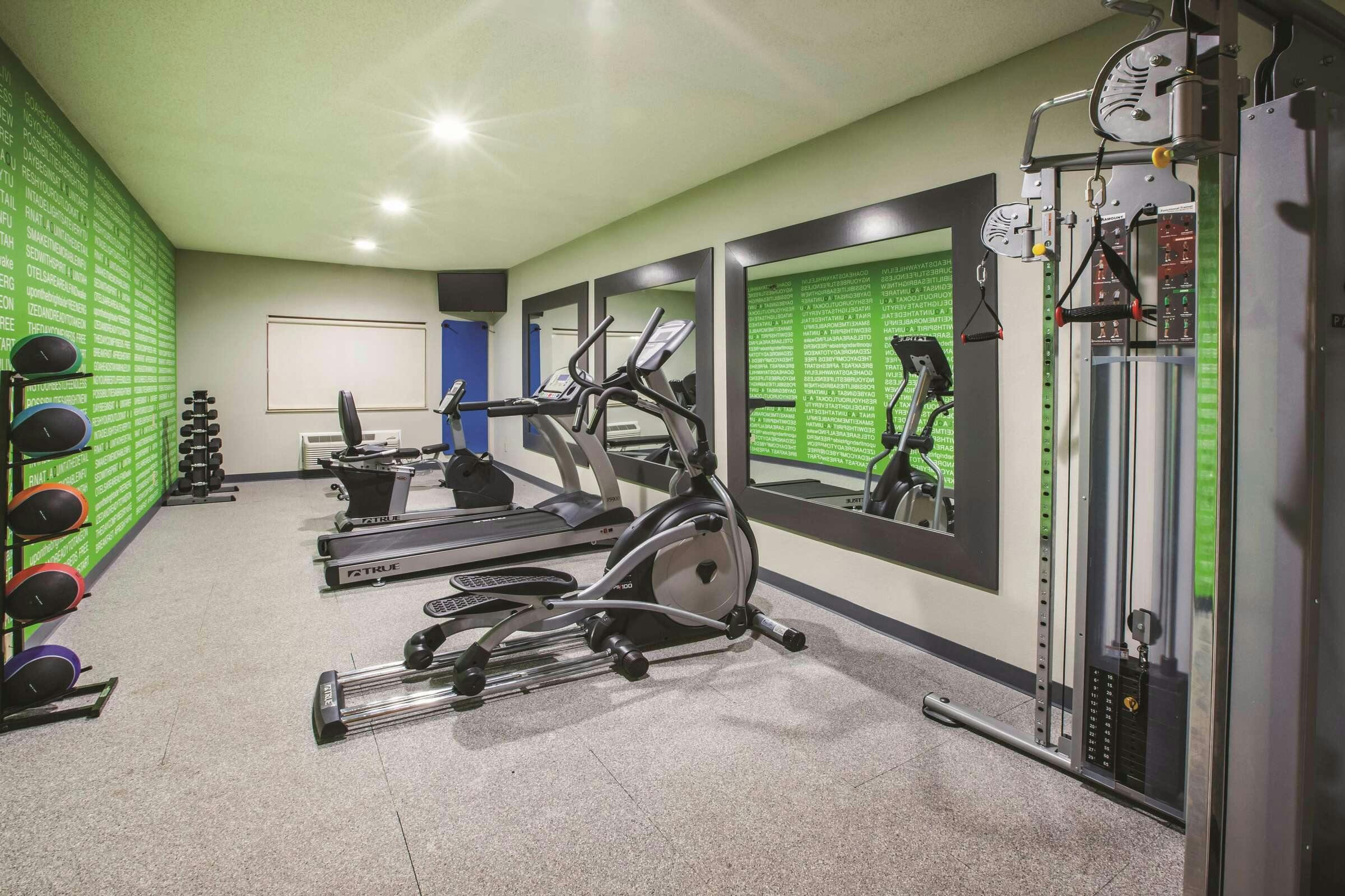 Hotel La Quinta Inn by Wyndham Indianapolis North at Pyramids photo 5