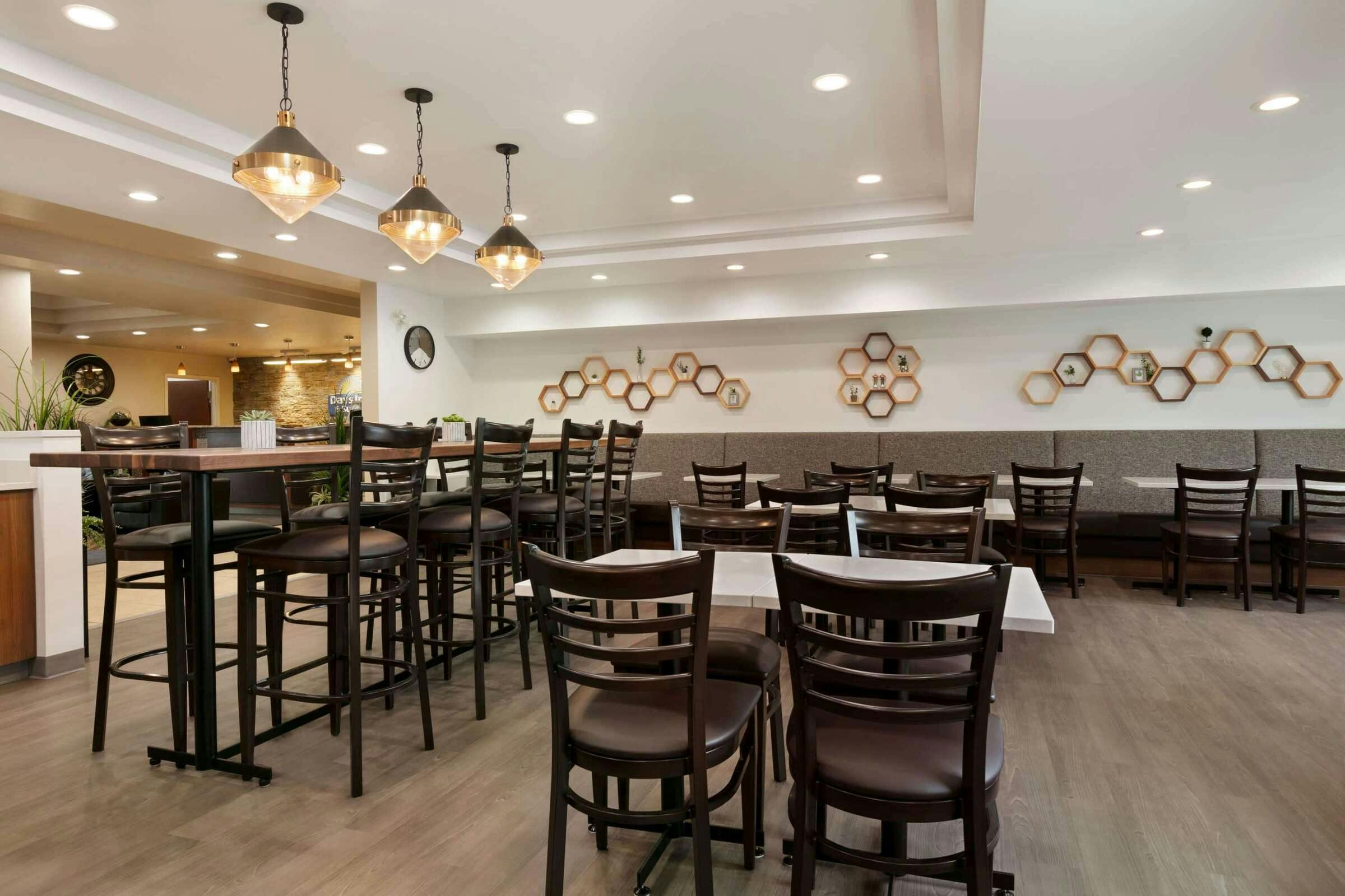 Hotel Days Inn & Suites by Wyndham Sherwood Park Edmonton photo 3